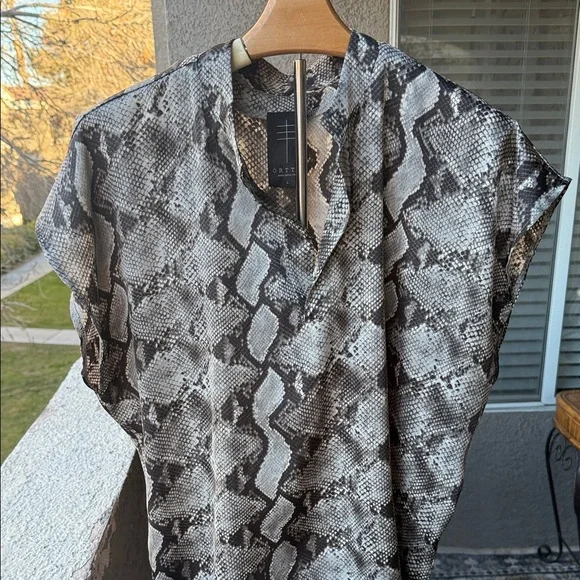 ORTTU, large,Snake Print asymmetrical Shirt for Men - Picture 3 of 12